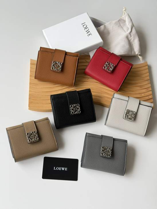 Picture of Loewe Handbags _SKUfw239915817fw